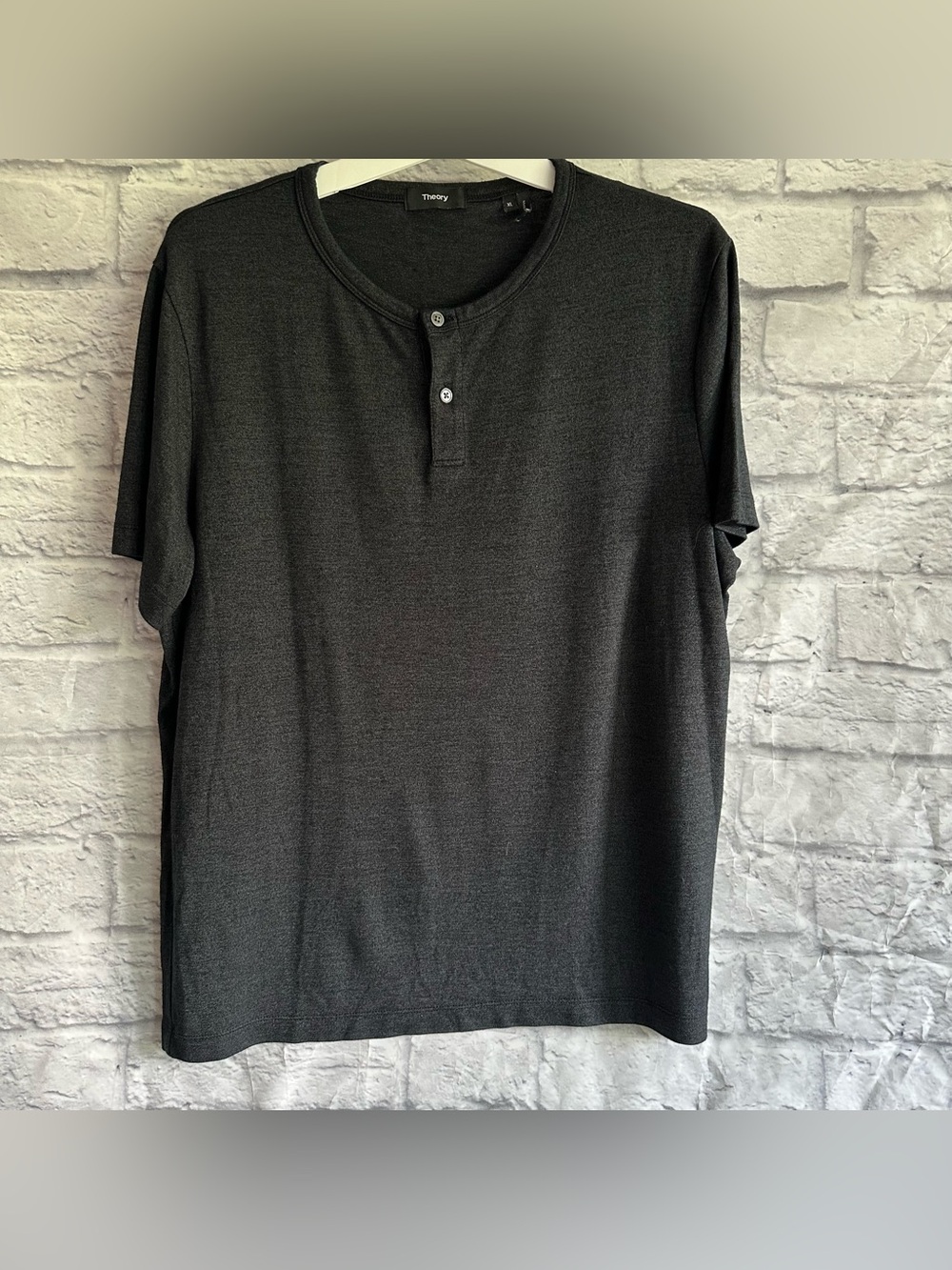 PREOWNED THEORY MENS SHORT SLEEVE GASKELL HENLEY CHARCOAL GREY SIZE XL